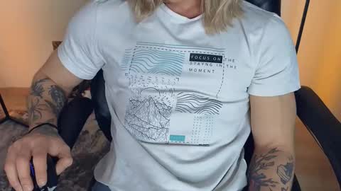 Snapshot of l_adonis_l chatting on 11/17/25, 11:49 Adonis online show from 11/17/25, 11:49