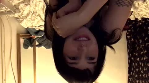 l_o_u_v_e online show from 11/11/25, 05:35