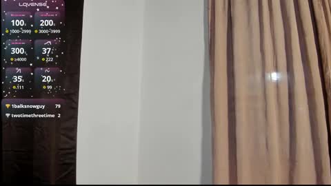 Snapshot of la_leonaaa chatting on 01/25/25, 01:43 Jazmin online show from 01/25/25, 01:43