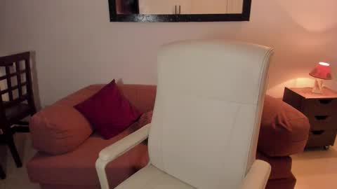 Snapshot of la_leonaaa chatting on 11/25/25, 03:39 Jazmin online show from 11/25/25, 03:39