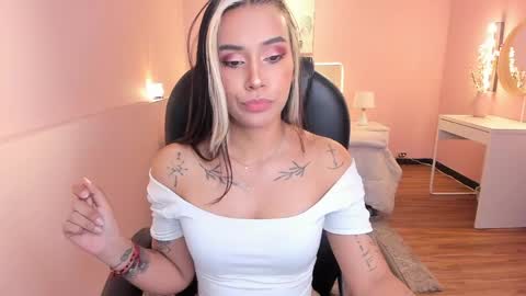 Snapshot of la_monitora chatting on 05/15/26, 11:28 T A T I A N A online show from 05/15/26, 11:28