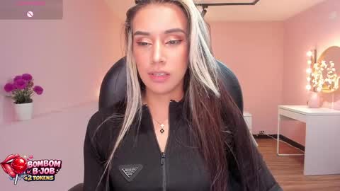 Snapshot of la_monitora chatting on 06/03/26, 02:33 T A T I A N A online show from 06/03/26, 02:33