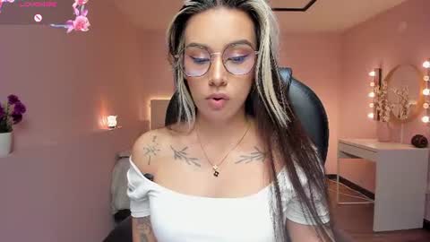 Snapshot of la_monitora chatting on 06/18/26, 11:47 T A T I A N A online show from 06/18/26, 11:47