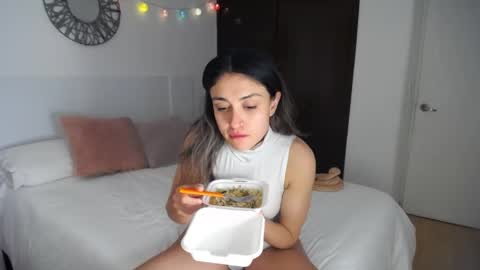 Snapshot of la_rola_ chatting on 04/19/26, 05:29 Catalina online show from 04/19/26, 05:29