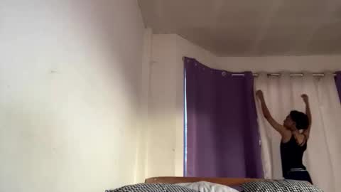 Laura online show from 12/15/25, 09:02