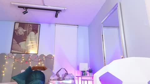 Snapshot of laady_brownn chatting on 12/30/24, 11:37 Cris  online show from 12/30/24, 11:37