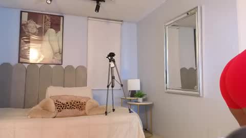 Snapshot of laady_brownn chatting on 02/13/25, 11:17 Cris  online show from 02/13/25, 11:17