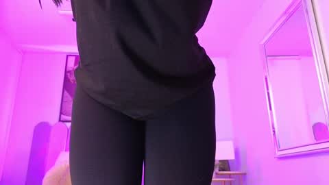 Snapshot of laady_brownn chatting on 02/19/25, 11:28 Cris  online show from 02/19/25, 11:28