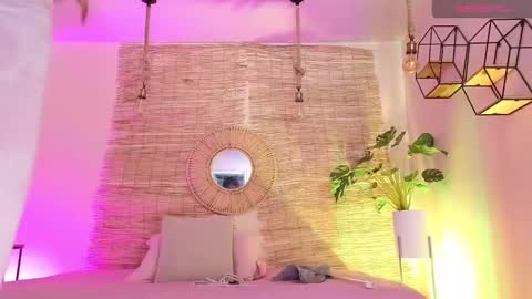 Snapshot of laady_brownn chatting on 02/22/25, 12:08 Cris  online show from 02/22/25, 12:08