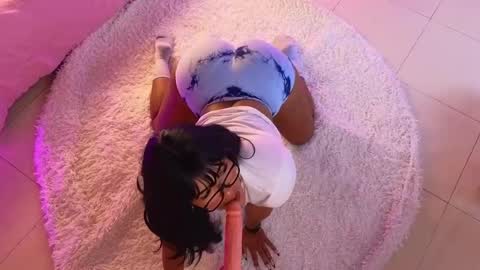 Snapshot of laady_brownn chatting on 02/22/25, 06:19 Cris  online show from 02/22/25, 06:19
