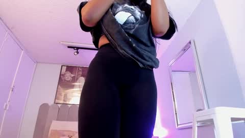 Snapshot of laady_brownn chatting on 02/28/25, 11:36 Cris  online show from 02/28/25, 11:36