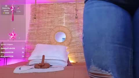 Snapshot of laady_brownn chatting on 03/04/25, 11:51 Cris  online show from 03/04/25, 11:51