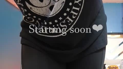 Snapshot of laady_brownn chatting on 10/14/25, 11:00 Cris  online show from 10/14/25, 11:00