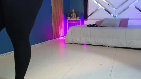Snapshot of laady_brownn chatting on 04/27/26, 11:19 Cris online show from 04/27/26, 11:19