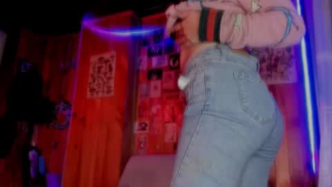 Snapshot of laary_lily chatting on 02/14/25, 02:28 Laary Lily online show from 02/14/25, 02:28