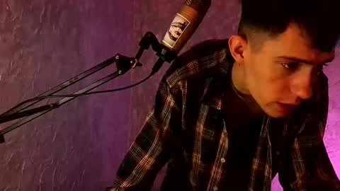 Snapshot of labour_guy chatting on 02/21/25, 11:01 Marco online show from 02/21/25, 11:01