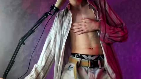 Snapshot of labour_guy chatting on 03/04/25, 01:06 Marco online show from 03/04/25, 01:06