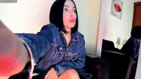 lace_victoria online show from 04/25/26, 12:35