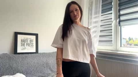 Snapshot of lacecurl chatting on 04/26/26, 10:24 Emma online show from 04/26/26, 10:24