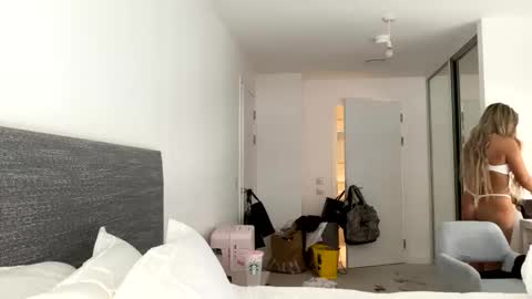 Snapshot of lacey_live chatting on 04/28/26, 12:32 Lacey online show from 04/28/26, 12:32