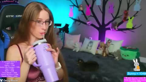 Snapshot of laceybloom chatting on 04/15/26, 01:23 Lacey Bloom online show from 04/15/26, 01:23