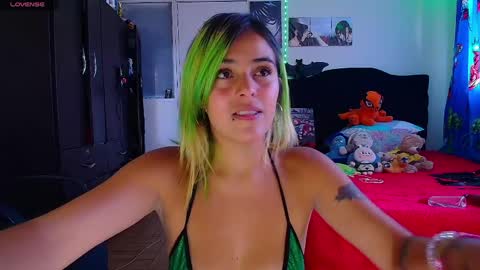 Snapshot of lacolombiana_bitch chatting on 04/30/26, 08:57 Valentina online show from 04/30/26, 08:57