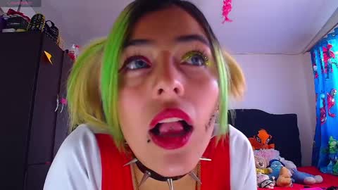 Snapshot of lacolombiana_bitch chatting on 05/08/26, 07:52 Valentina online show from 05/08/26, 07:52
