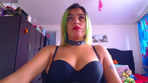 Snapshot of lacolombiana_bitch chatting on 05/12/26, 08:17 Valentina online show from 05/12/26, 08:17