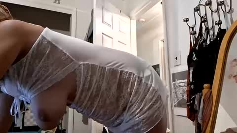 Snapshot of lacybell chatting on 04/14/26, 05:13 lacybell online show from 04/14/26, 05:13