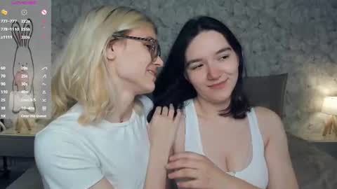 Snapshot of lacyedison chatting on 07/27/26, 07:21 Violet and Isabel online show from 07/27/26, 07:21