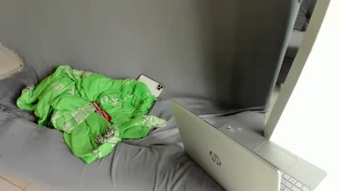 Snapshot of ladahear_ chatting on 04/13/26, 05:07 Akyra online show from 04/13/26, 05:07