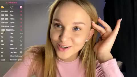 Snapshot of ladawndepippo chatting on 09/21/25, 11:01 Sofia online show from 09/21/25, 11:01