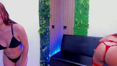Snapshot of ladies_wallen chatting on 05/19/26, 02:29 ladies_wallen online show from 05/19/26, 02:29