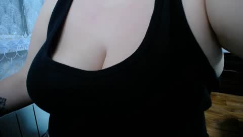 lady_boom_ online show from 02/10/25, 05:52