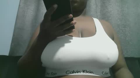 lady_dearra online show from 11/18/25, 02:06