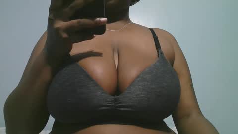 lady_dearra online show from 01/18/26, 03:21