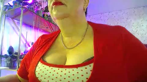 Snapshot of lady_gloria chatting on 04/24/26, 05:43 Lady Gloria online show from 04/24/26, 05:43