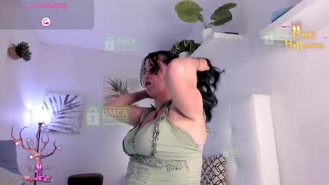 Snapshot of lady_hellen chatting on 10/16/25, 07:04    online show from 10/16/25, 07:04