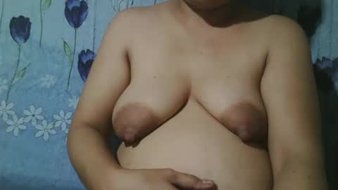 Snapshot of lady_love063 chatting on 01/18/25, 10:39 lady_love063 online show from 01/18/25, 10:39