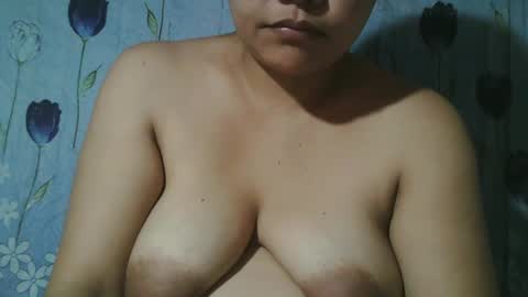 Snapshot of lady_love063 chatting on 01/28/25, 02:42 lady_love063 online show from 01/28/25, 02:42