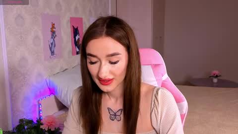 Snapshot of lady_luck18 chatting on 04/14/26, 01:11 Olivia online show from 04/14/26, 01:11