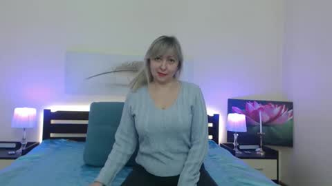 Snapshot of lady_milf_hot chatting on 02/24/26, 06:00 Sofi online show from 02/24/26, 06:00