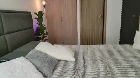    700  1300 -5 online show from 09/24/25, 12:52