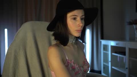 Snapshot of lady_nicolett chatting on 09/26/25, 04:38 lady_nicolett online show from 09/26/25, 04:38