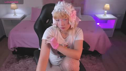 Snapshot of lady_noize chatting on 02/17/25, 07:21 Lady  online show from 02/17/25, 07:21