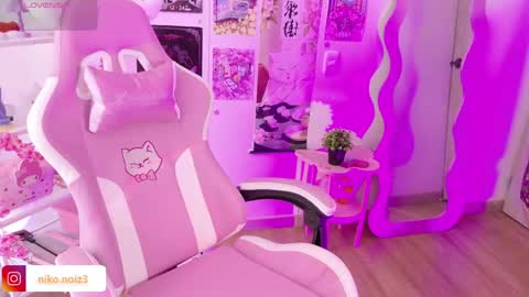 Lady  online show from 04/12/26, 08:58