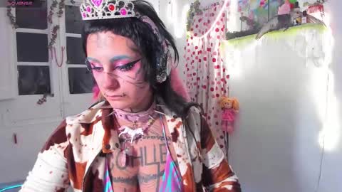 Mia online show from 12/02/25, 10:49