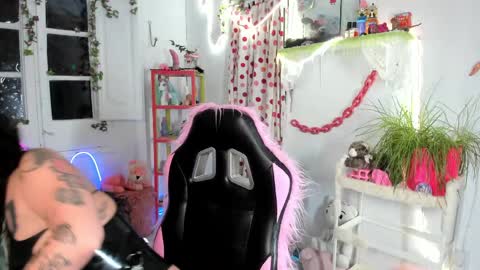 Snapshot of lady_sontse_ chatting on 04/04/26, 06:49 Mia online show from 04/04/26, 06:49