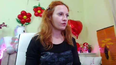 Snapshot of ladybigsmile chatting on 02/19/25, 04:23 Sima Ladybigsmile online show from 02/19/25, 04:23