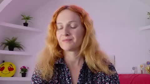 Snapshot of ladybigsmile chatting on 09/10/25, 07:25 Sima Ladybigsmile online show from 09/10/25, 07:25